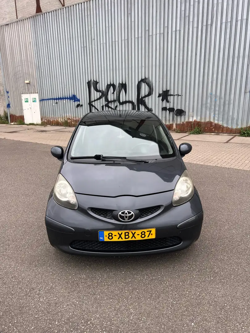 Toyota Aygo 1.0-12V Gris - 2