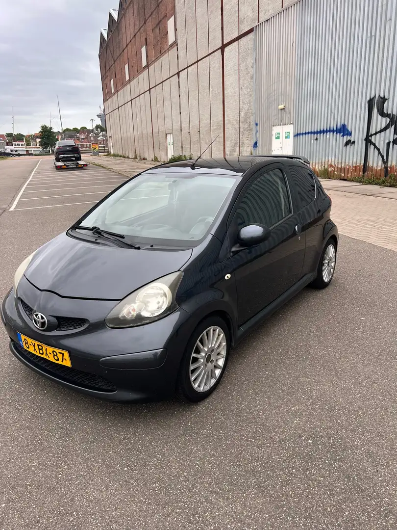 Toyota Aygo 1.0-12V Gris - 1