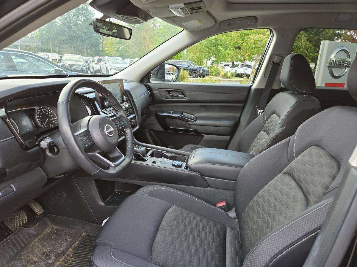 2024 Nissan Pathfinder SV 4WD - 3 Row SUV - Low Kms - Excellent Shape - O — снимка 1