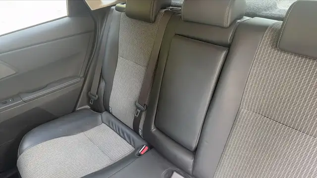 Toyota Auris view 9