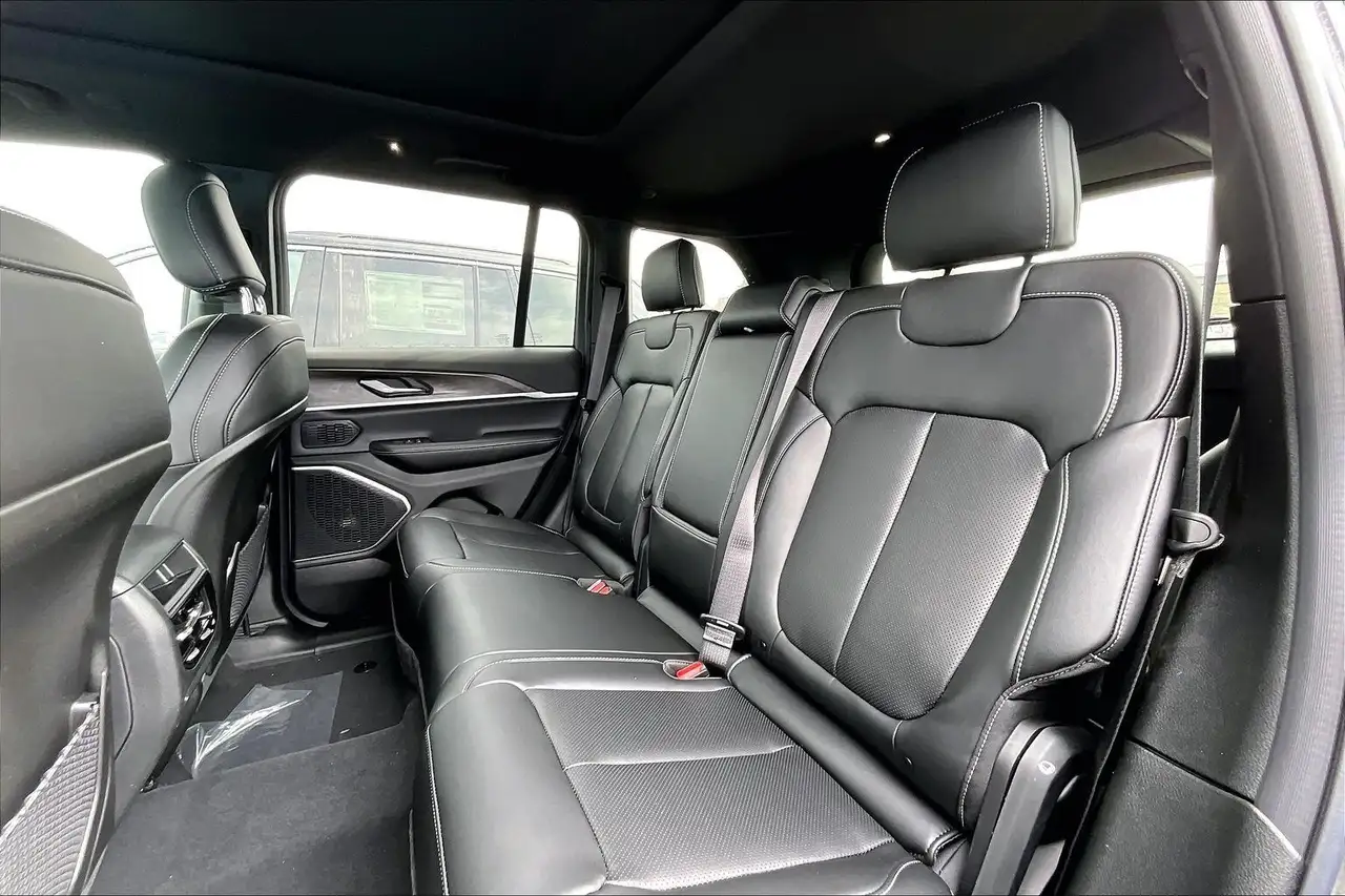Jeep Grand Cherokee снимка Jeep Grand Cherokee