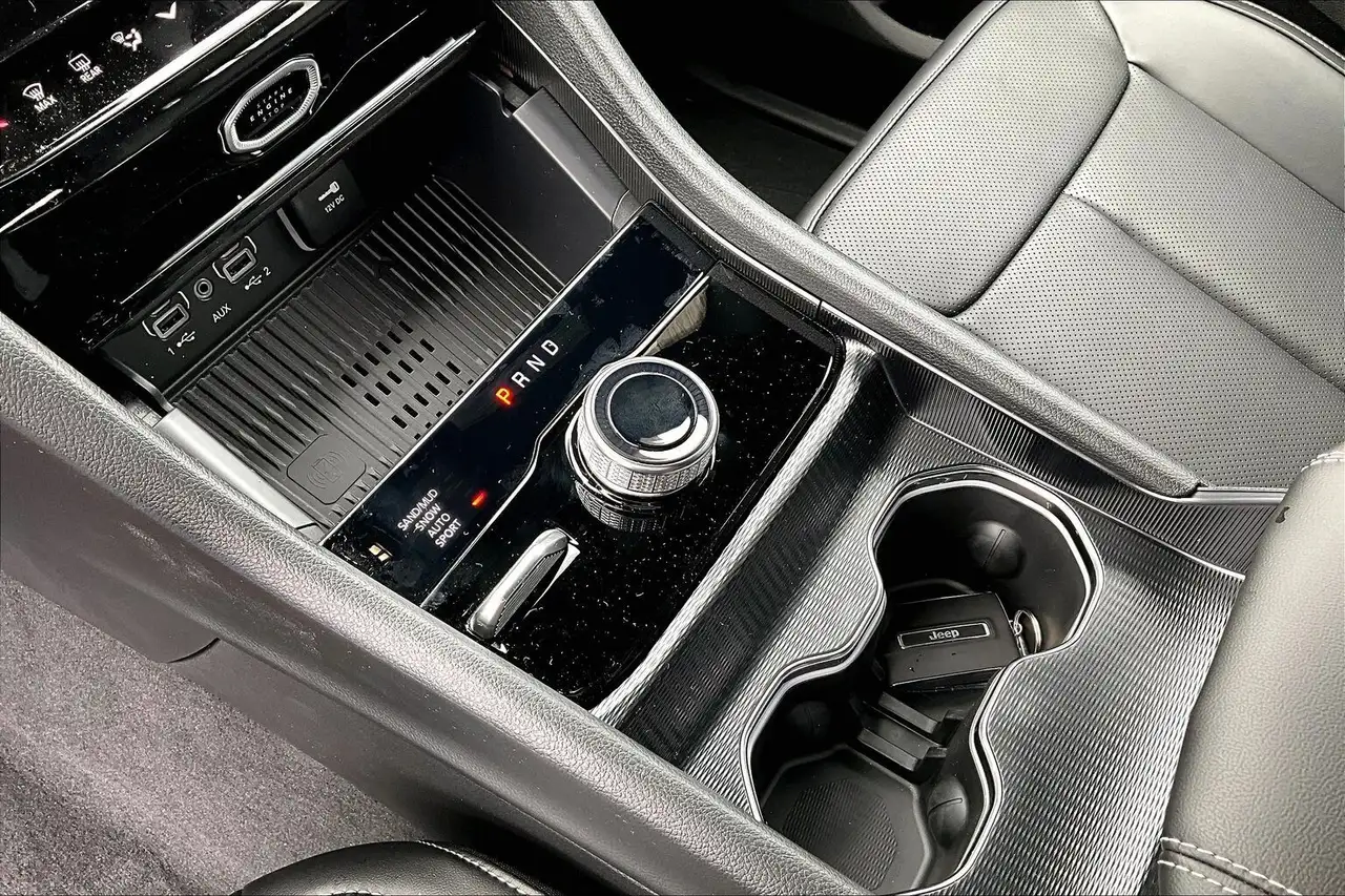Jeep Grand Cherokee снимка Jeep Grand Cherokee