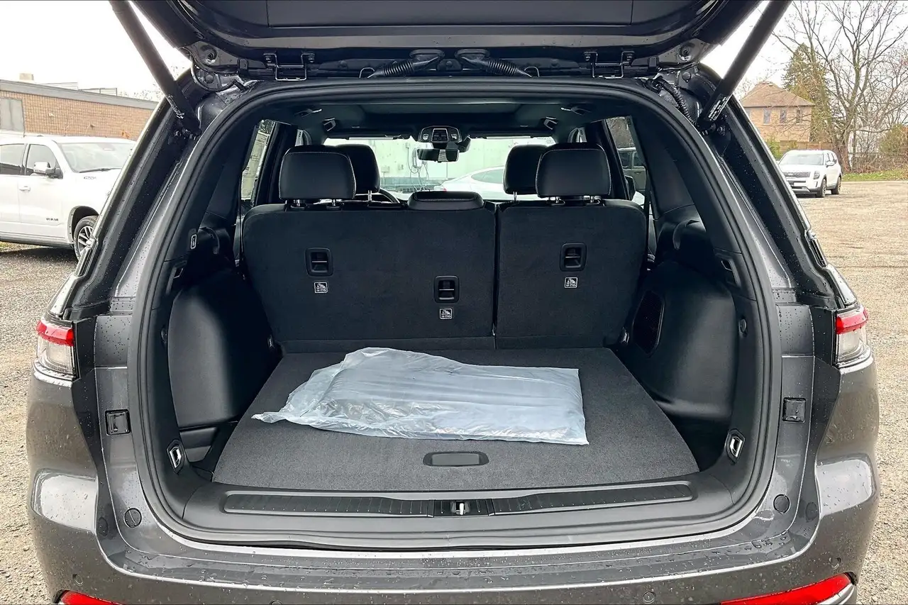Jeep Grand Cherokee снимка Jeep Grand Cherokee