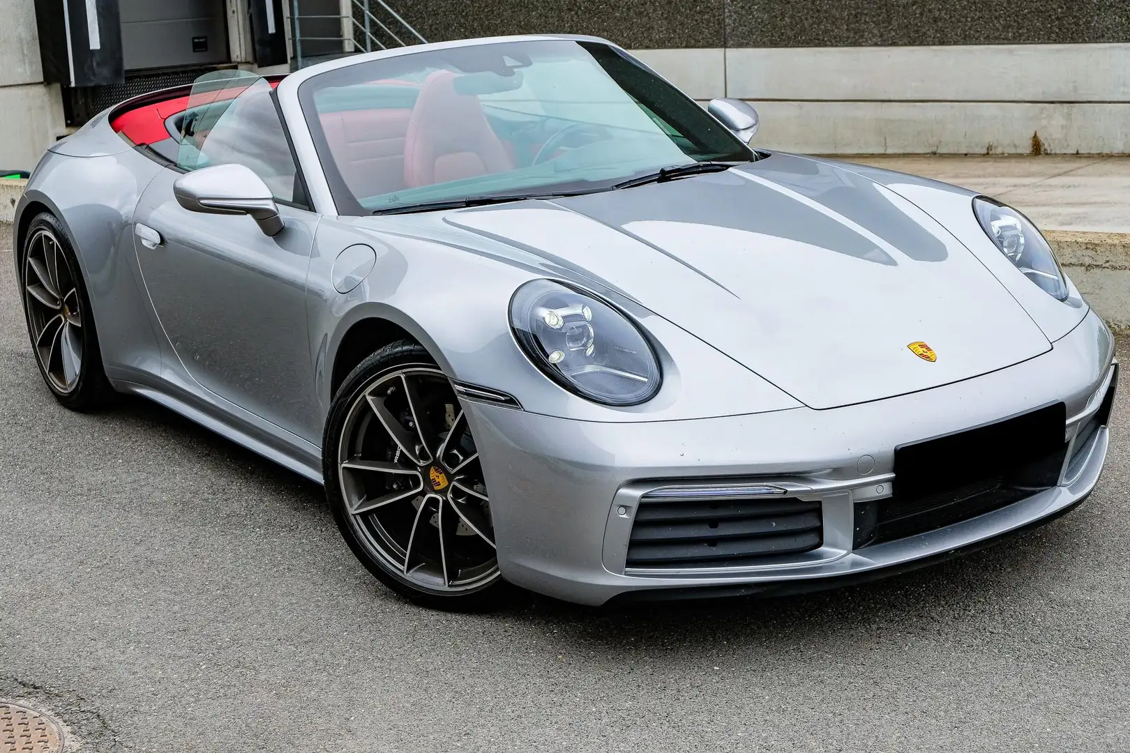 Porsche 992 Carrera 4 Cabriolet Sport Chrono Sport Design Zilver - 1