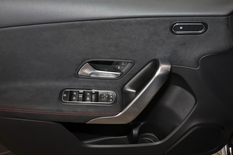 Mercedes-Benz A 200 AMG MBUX+RüKam+M-LED+Totwinkel+Keyless+18 — photo 11