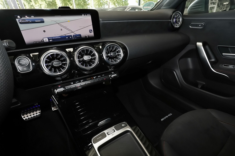 Mercedes-Benz A 200 AMG MBUX+RüKam+M-LED+Totwinkel+Keyless+18 — photo 9