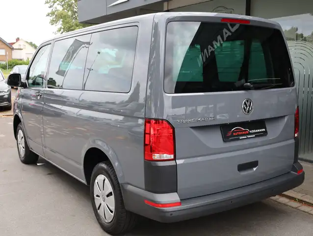 Volkswagen Transporter view 7