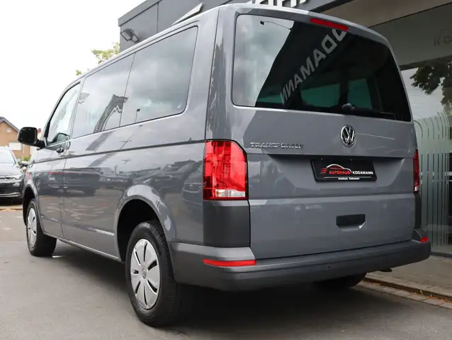 Volkswagen Transporter view 8