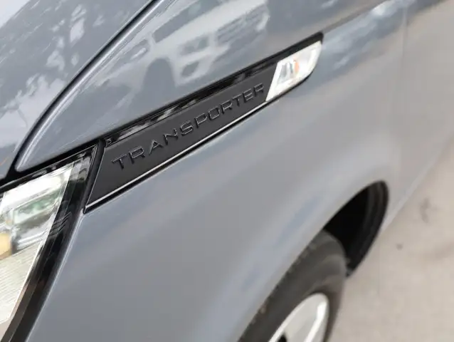 Volkswagen Transporter view 14