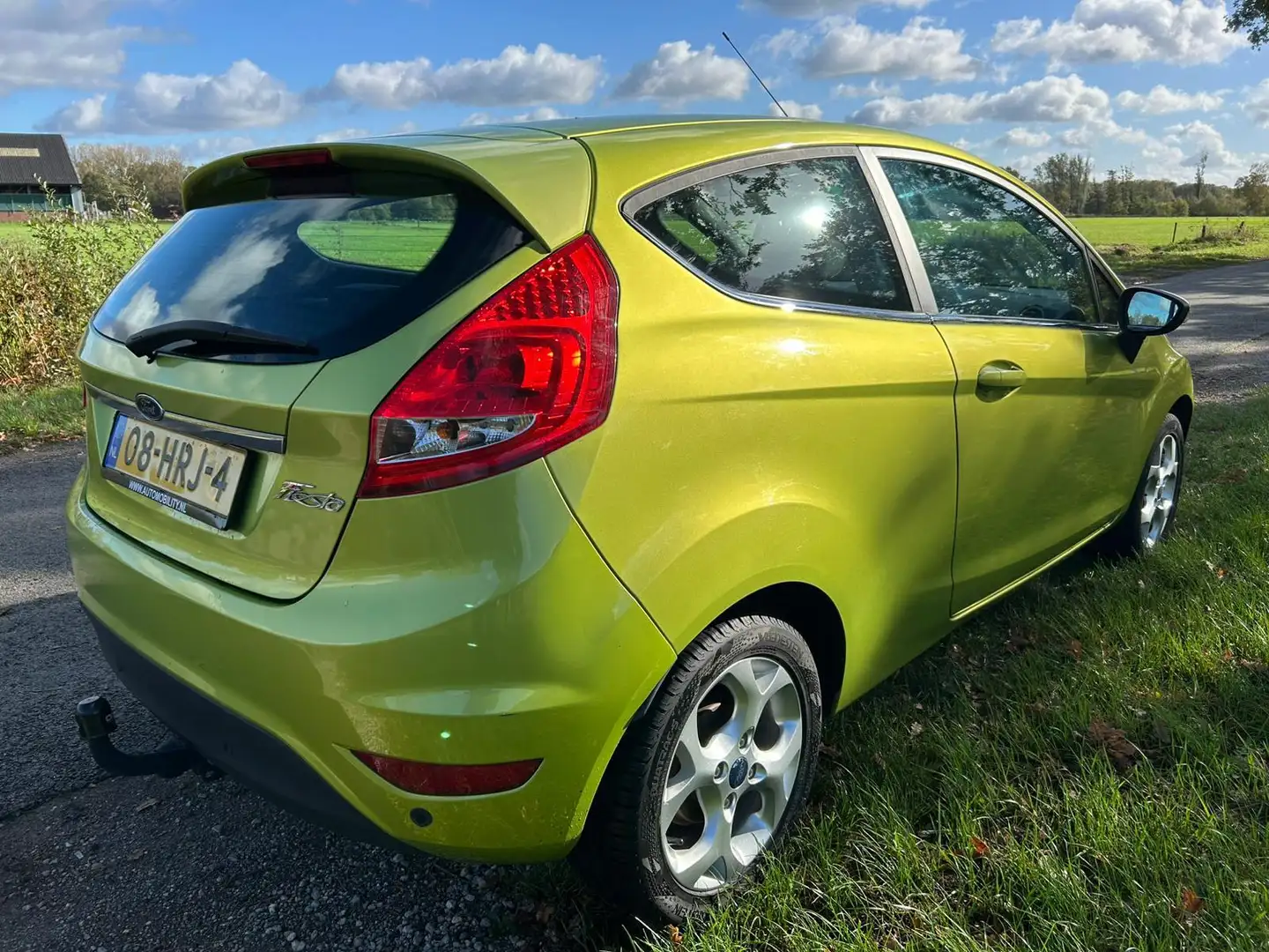 Ford Fiesta 1.25 Titanium trekhaak airco en zeer netjes Groen - 2