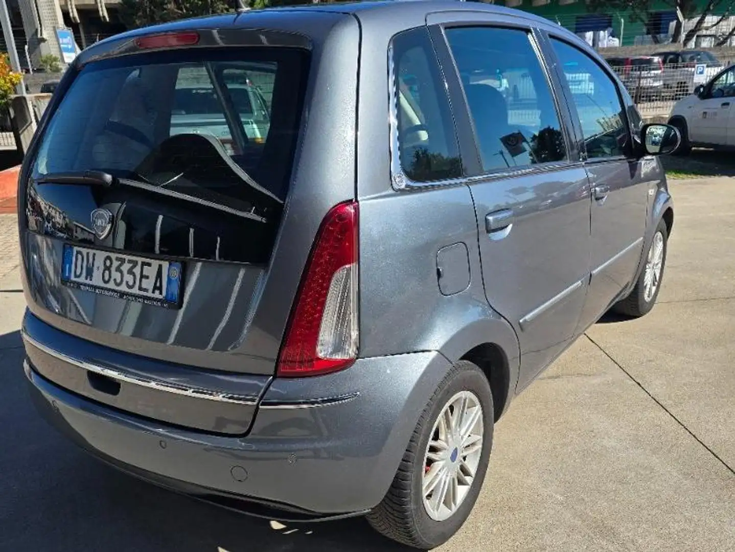 Lancia MUSA Musa 1.4 16v Oro plus Dfn E5 Grijs - 2