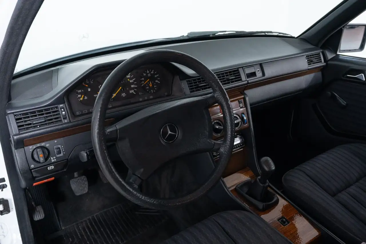 Mercedes-Benz 250 D, foto 10
