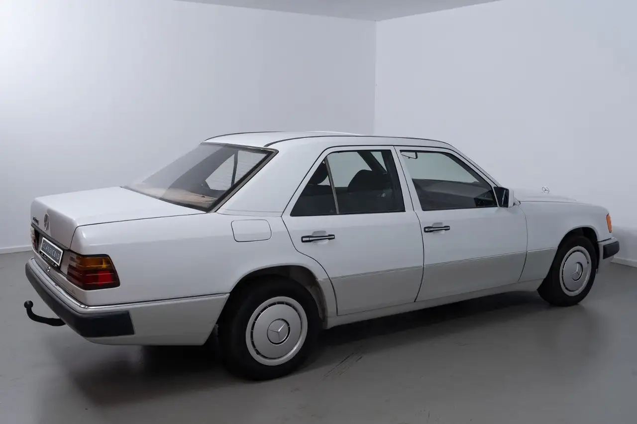 Mercedes-Benz 250 D, foto 6