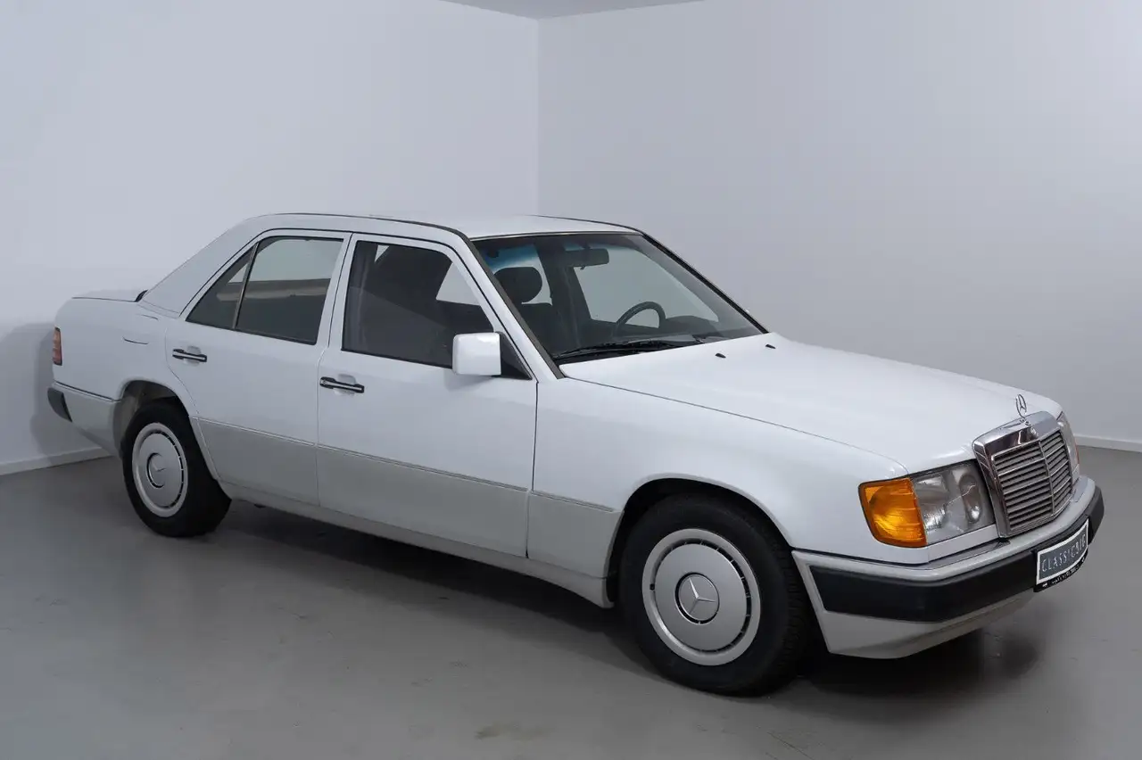 Mercedes-Benz 250 D, foto 2