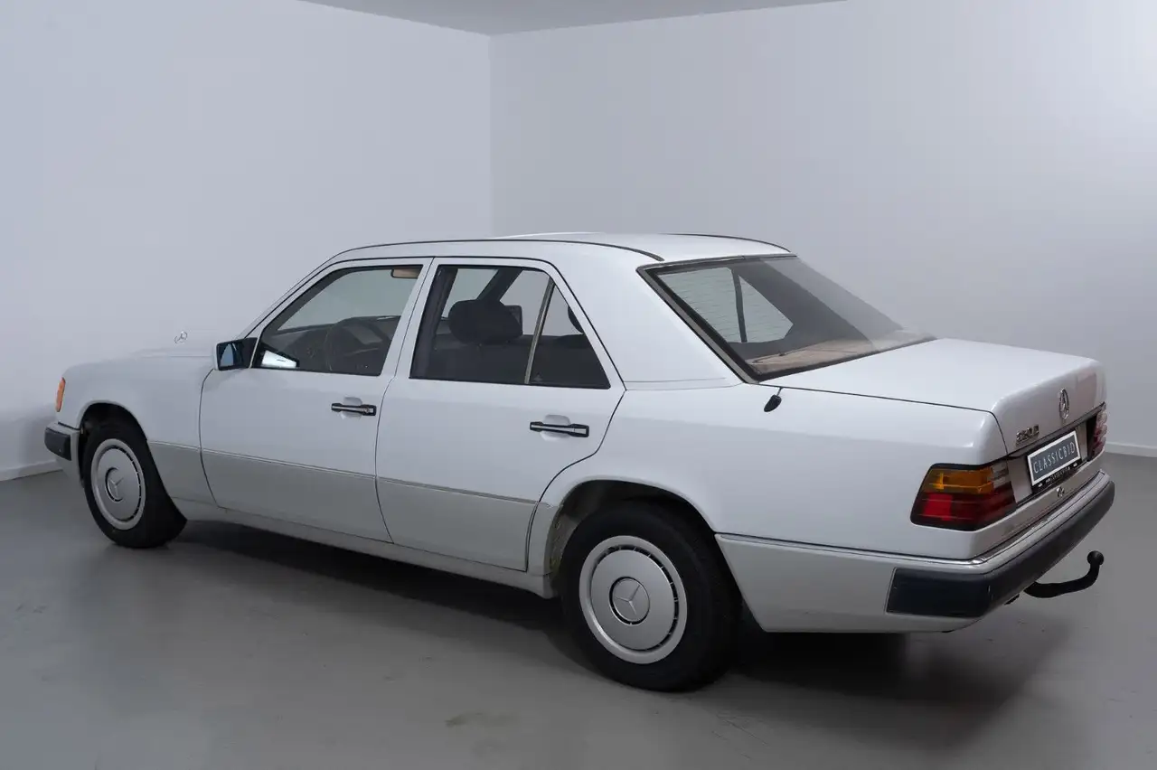Mercedes-Benz 250 D, foto 5