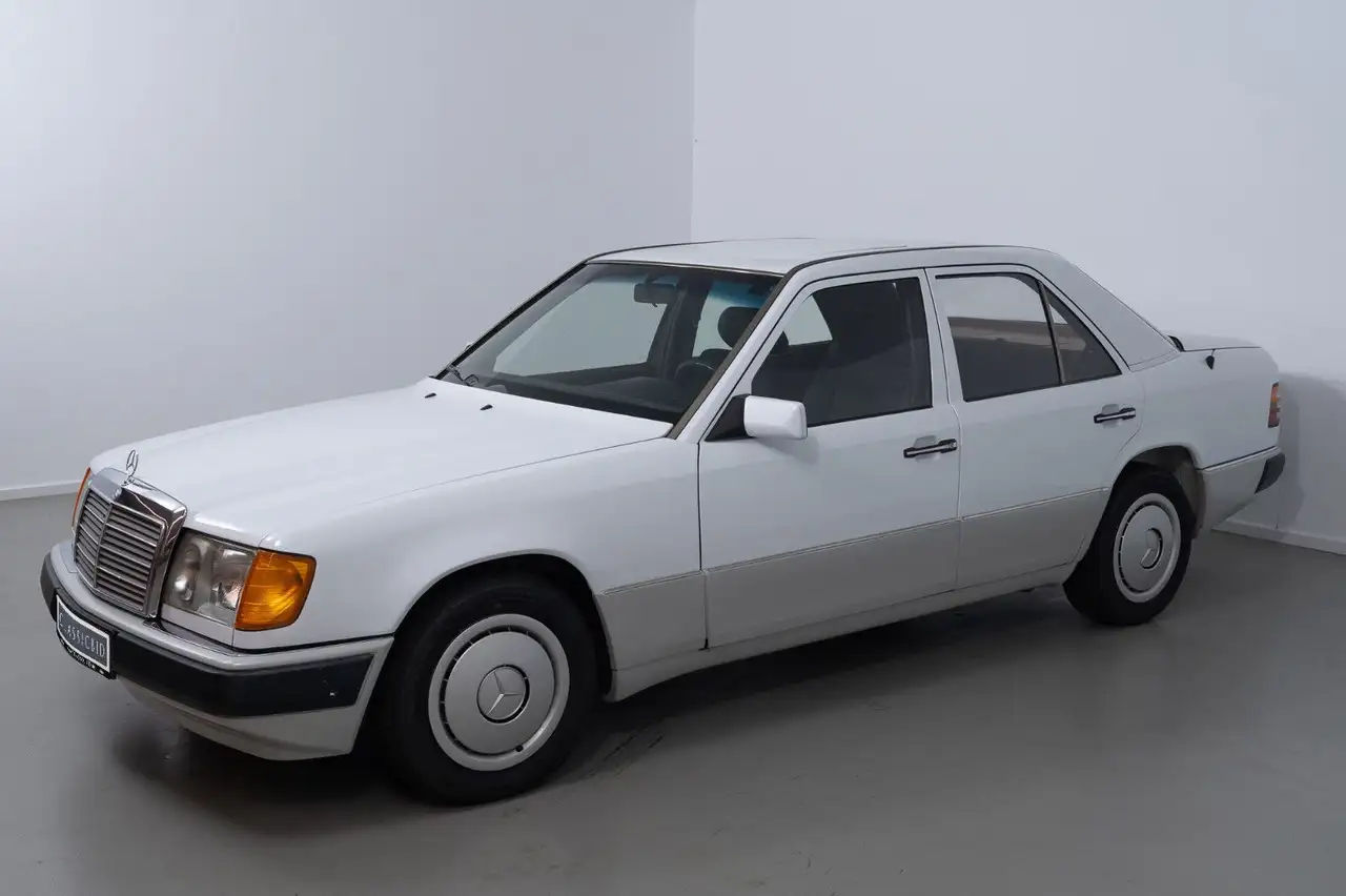 Mercedes-Benz 250 D, foto 1