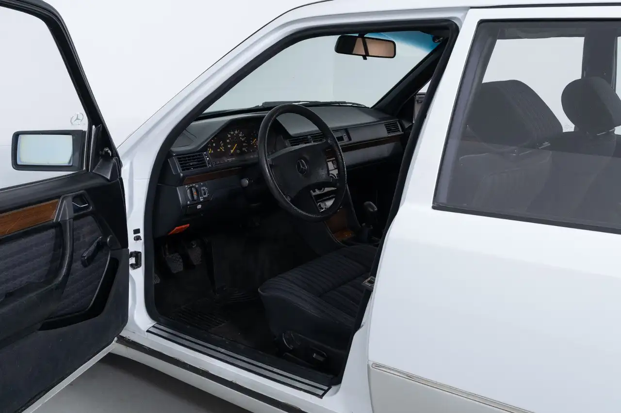 Mercedes-Benz 250 D, foto 9