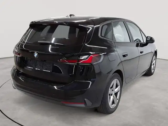 BMW 2 Series view 4
