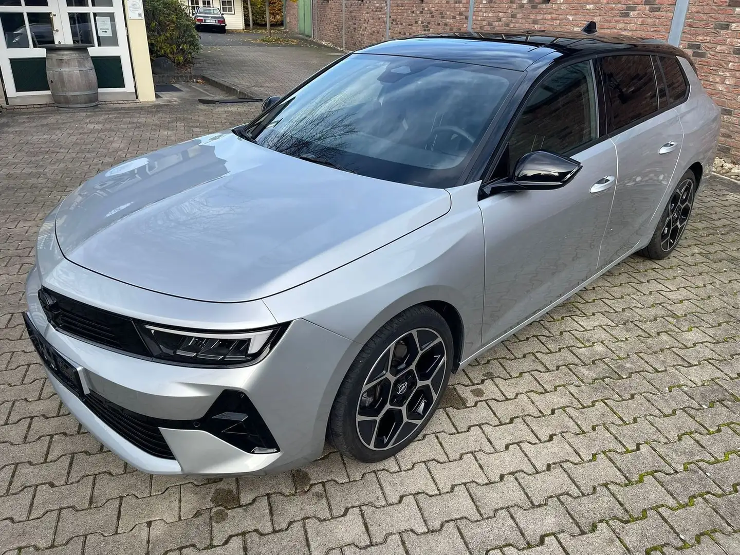 Opel Astra GS Sports Tourer Grau - 2