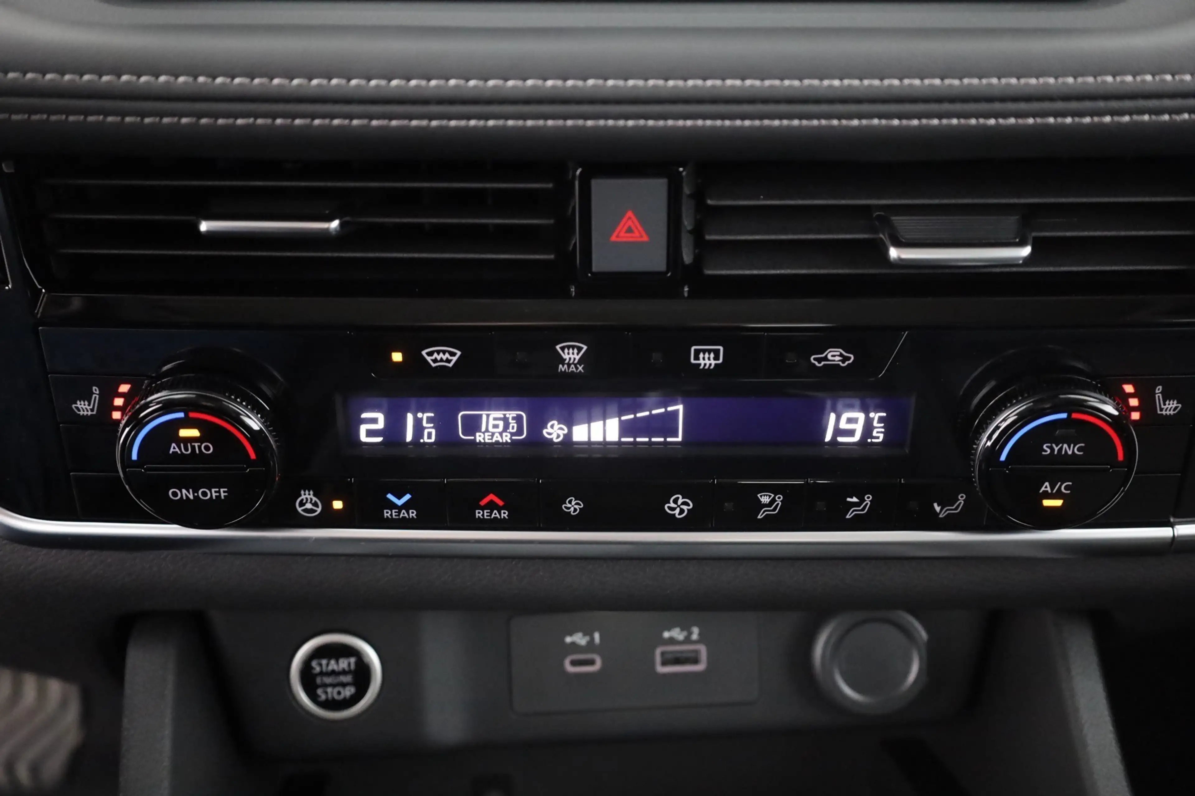 Nissan X-Trail 1.5 VC-T mHev Acenta Aut. LED ACC Kamera — photo 13