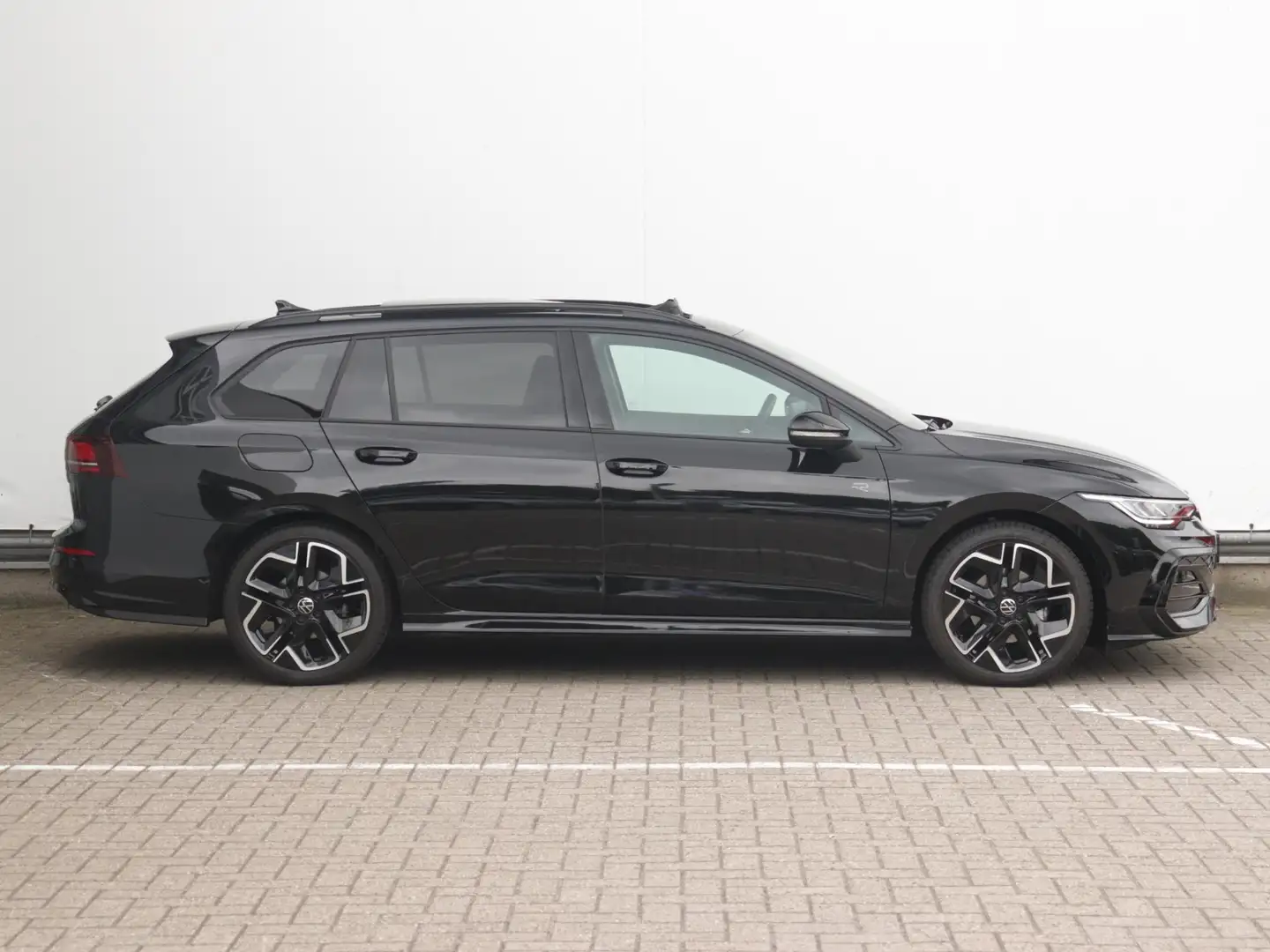 Volkswagen Golf Variant 1.5 eTSI R-Line Edition 150pk | 8.5 | Panoramadak Zwart - 2
