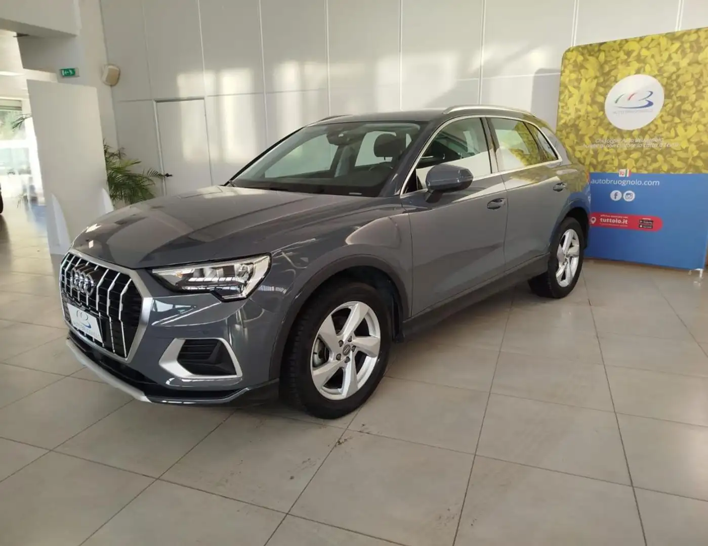 Audi Q3 35 TDI S tronic Business Advanced Grigio - 2