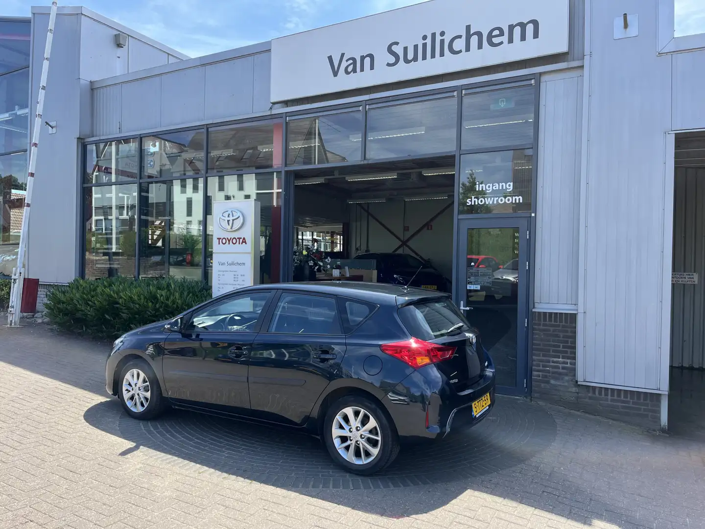 Toyota Auris 1.6 Now Grau - 2