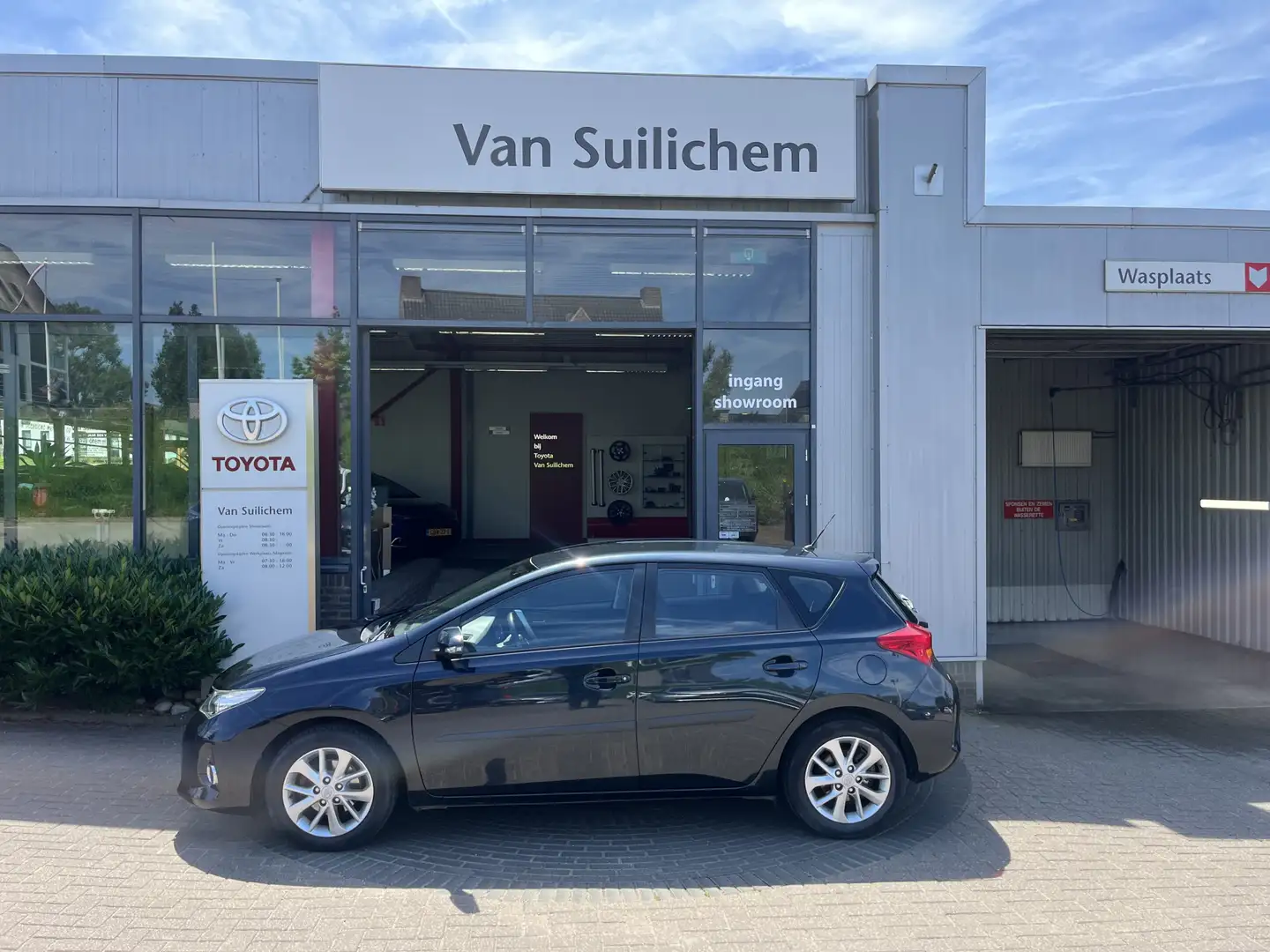 Toyota Auris 1.6 Now Grau - 1