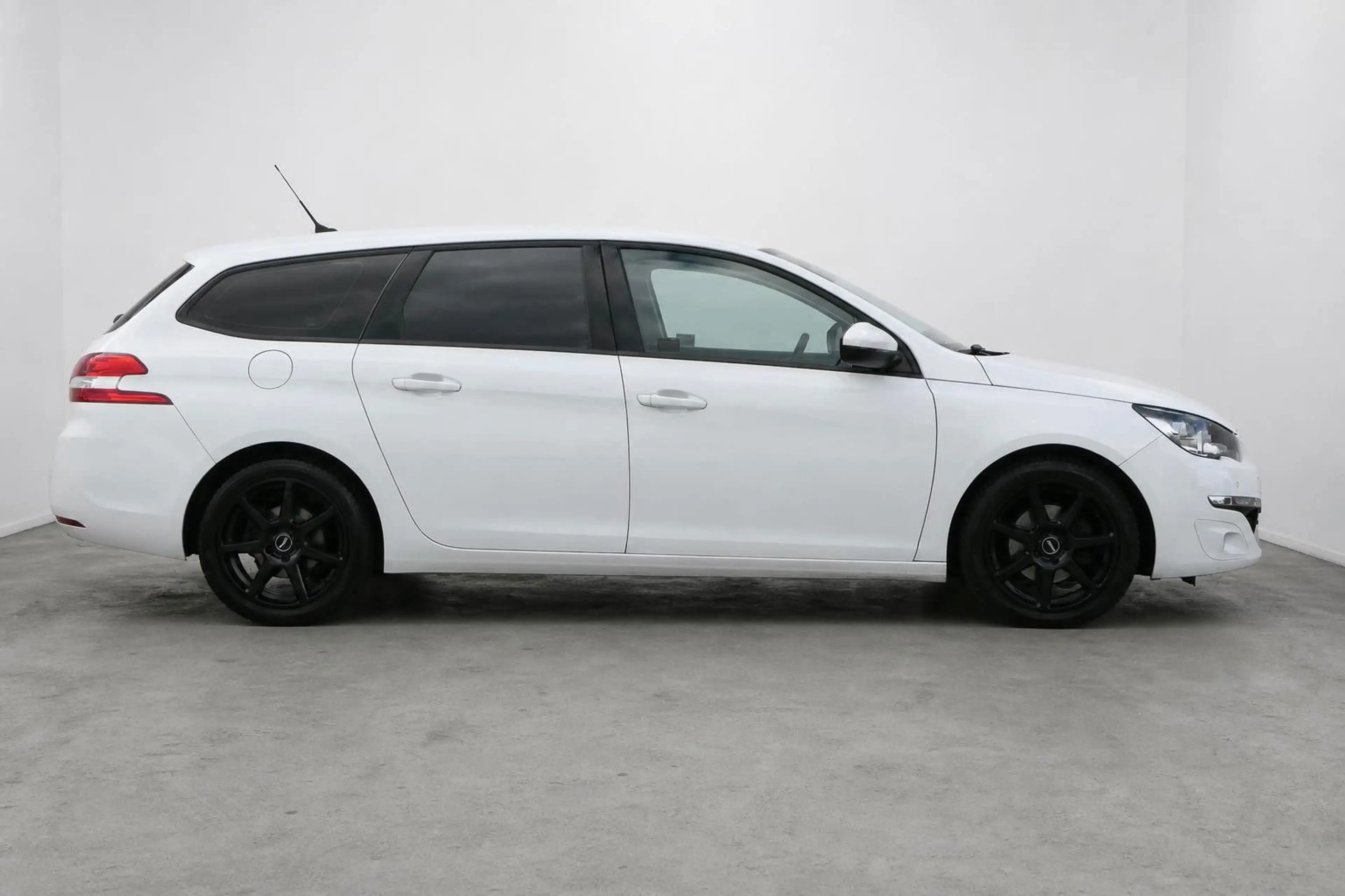 Peugeot 308 SW Active BlueHDi *Navi*Kamera* — photo 6