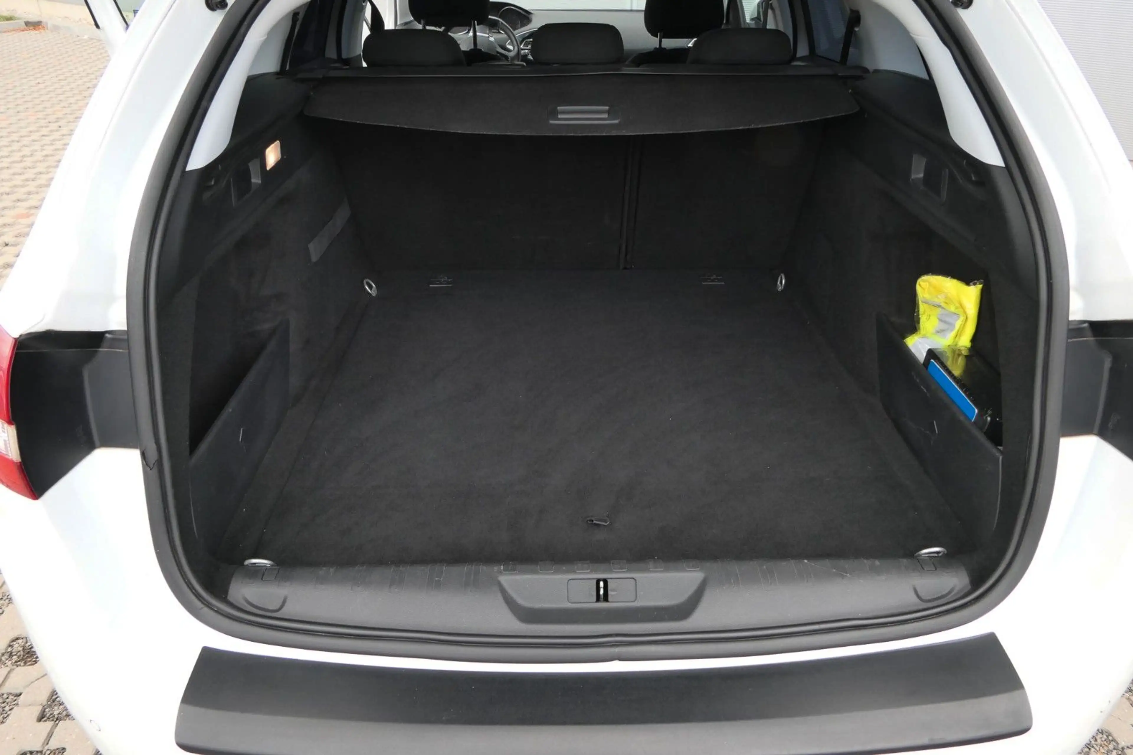 Peugeot 308 SW Active BlueHDi *Navi*Kamera* — photo 15