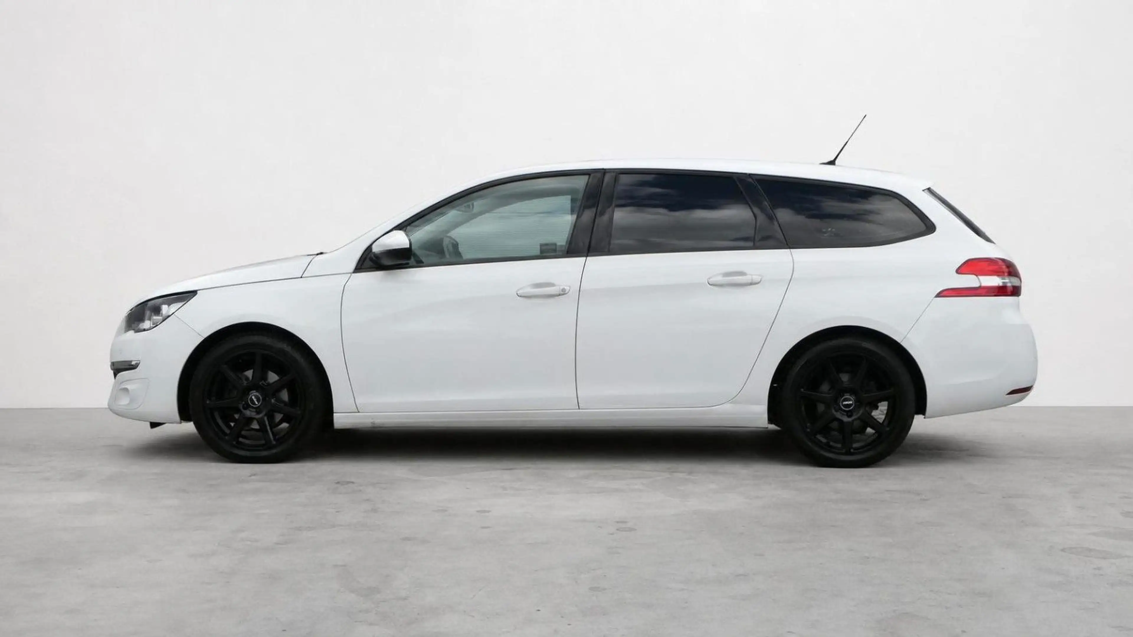 Peugeot 308 SW Active BlueHDi *Navi*Kamera* — photo 2