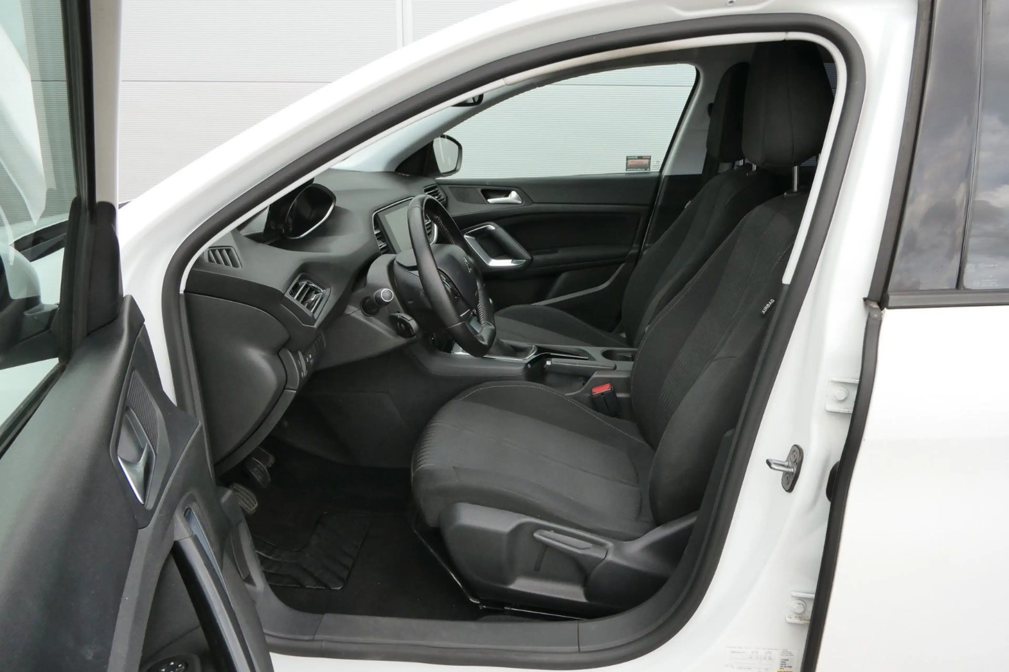 Peugeot 308 SW Active BlueHDi *Navi*Kamera* — photo 9