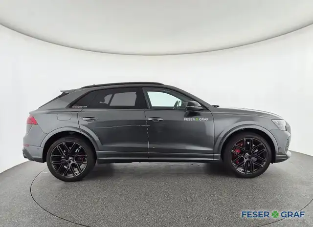 Audi RS Q8 view 7