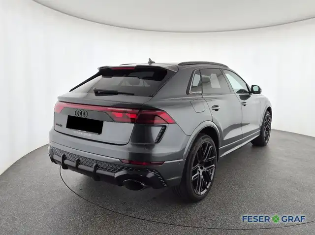 Audi RS Q8 view 6