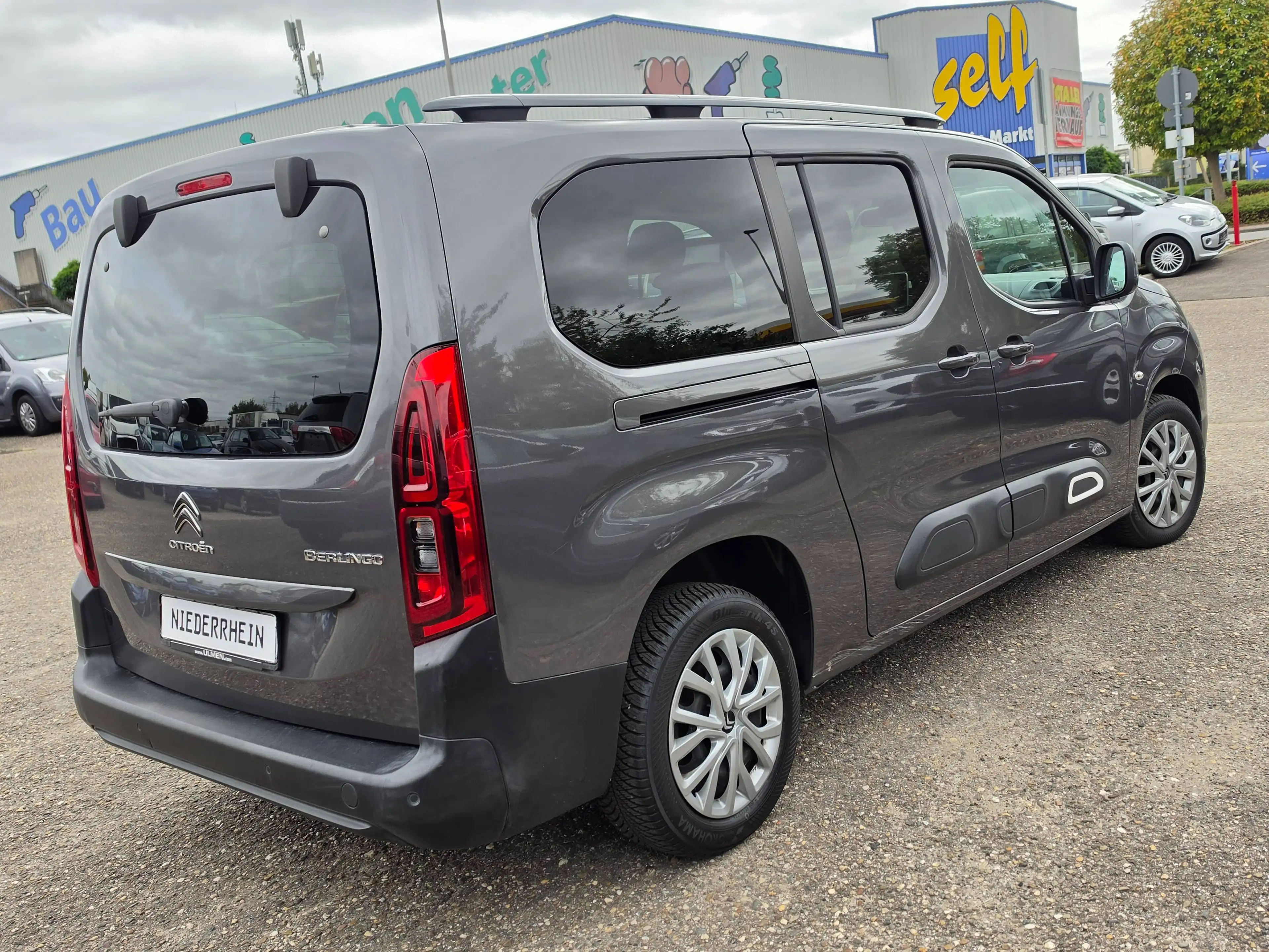 Citroen Berlingo Feel XL Pure tech 110 1.2 Großraumlimouine 5 Sitzer — photo 8