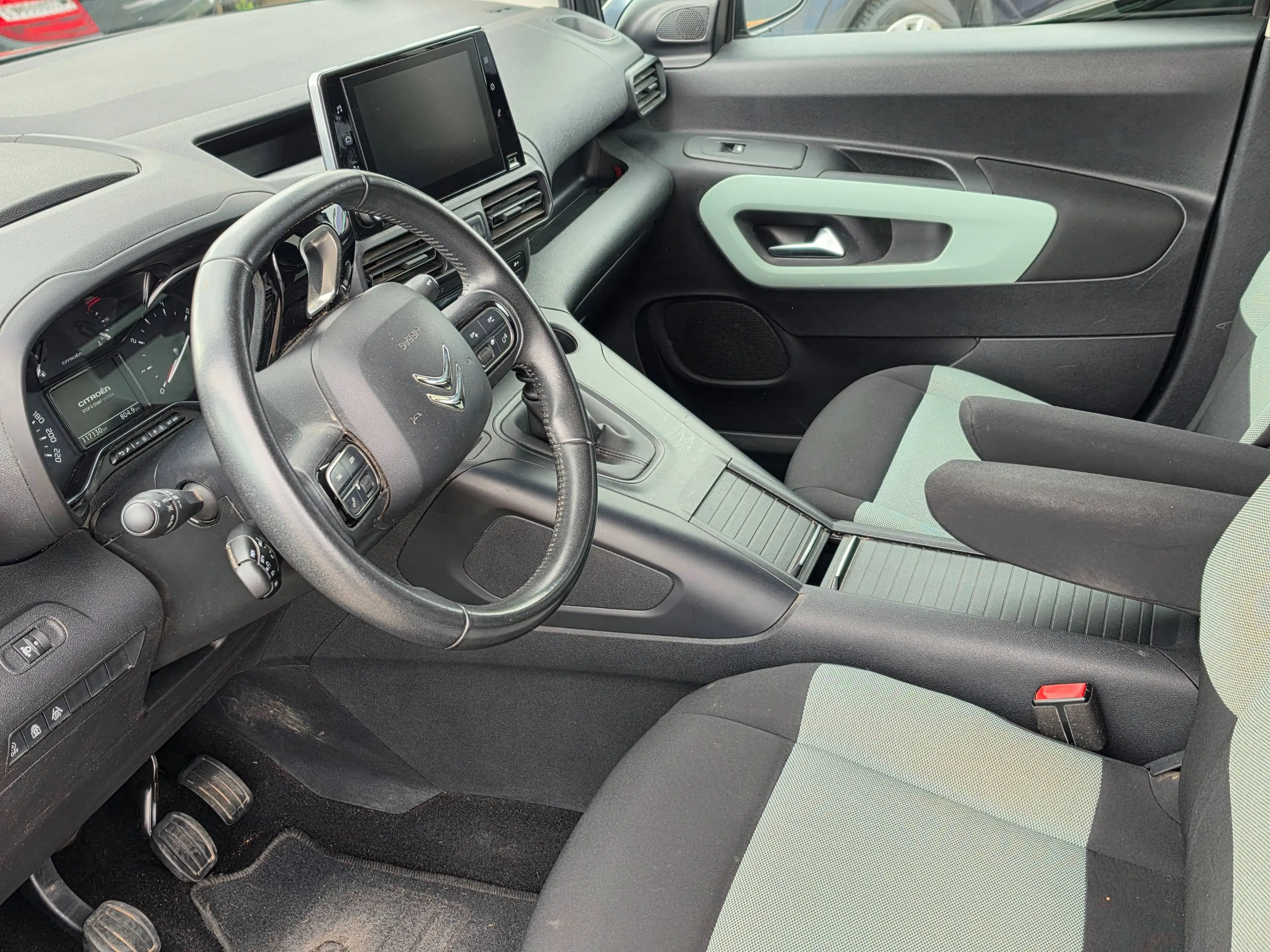 Citroen Berlingo Feel XL Pure tech 110 1.2 Großraumlimouine 5 Sitzer — photo 9