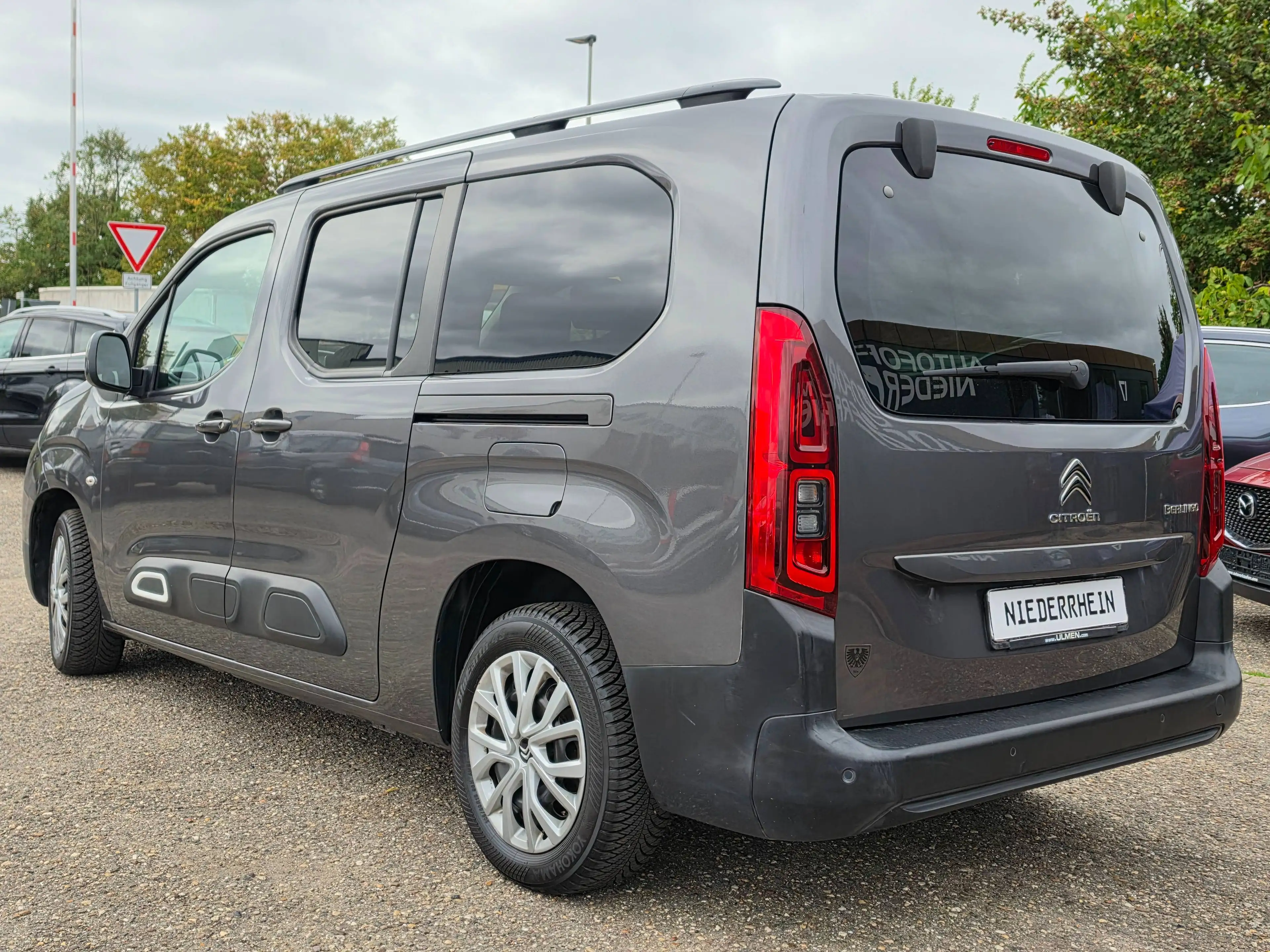Citroen Berlingo Feel XL Pure tech 110 1.2 Großraumlimouine 5 Sitzer — photo 5