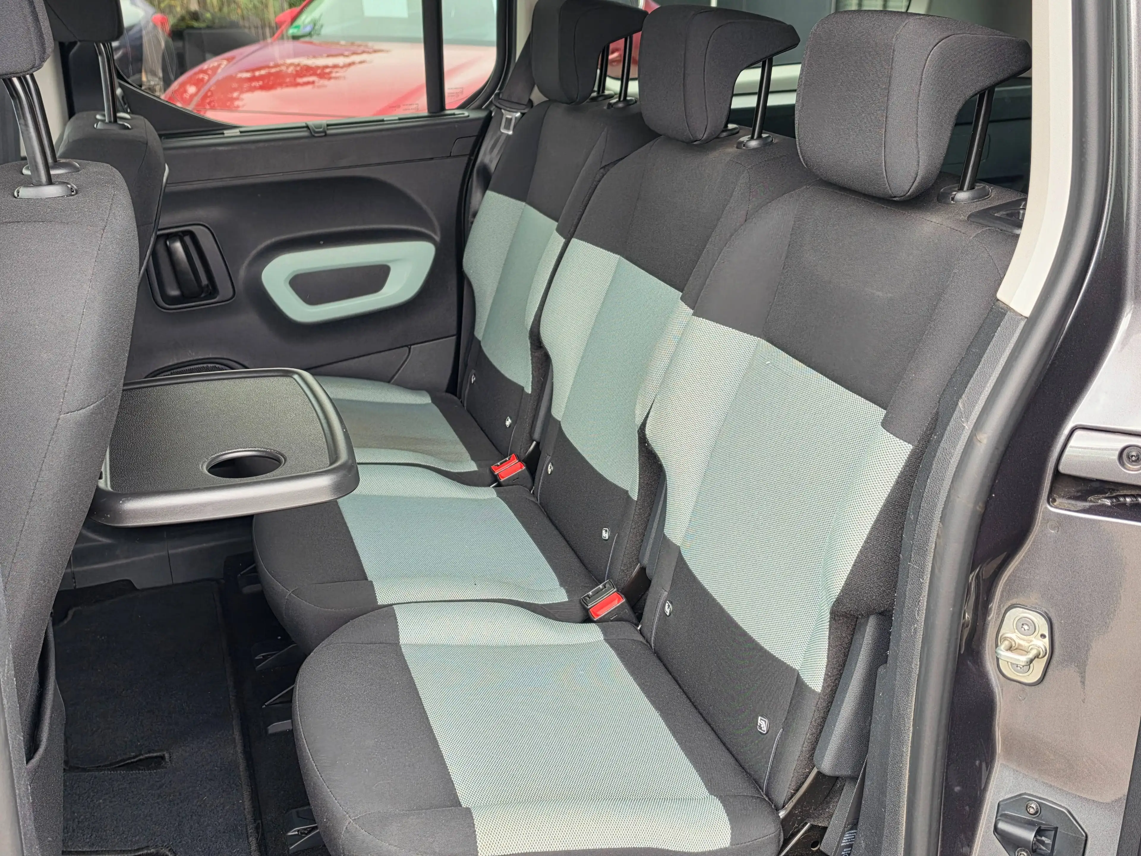 Citroen Berlingo Feel XL Pure tech 110 1.2 Großraumlimouine 5 Sitzer — photo 13