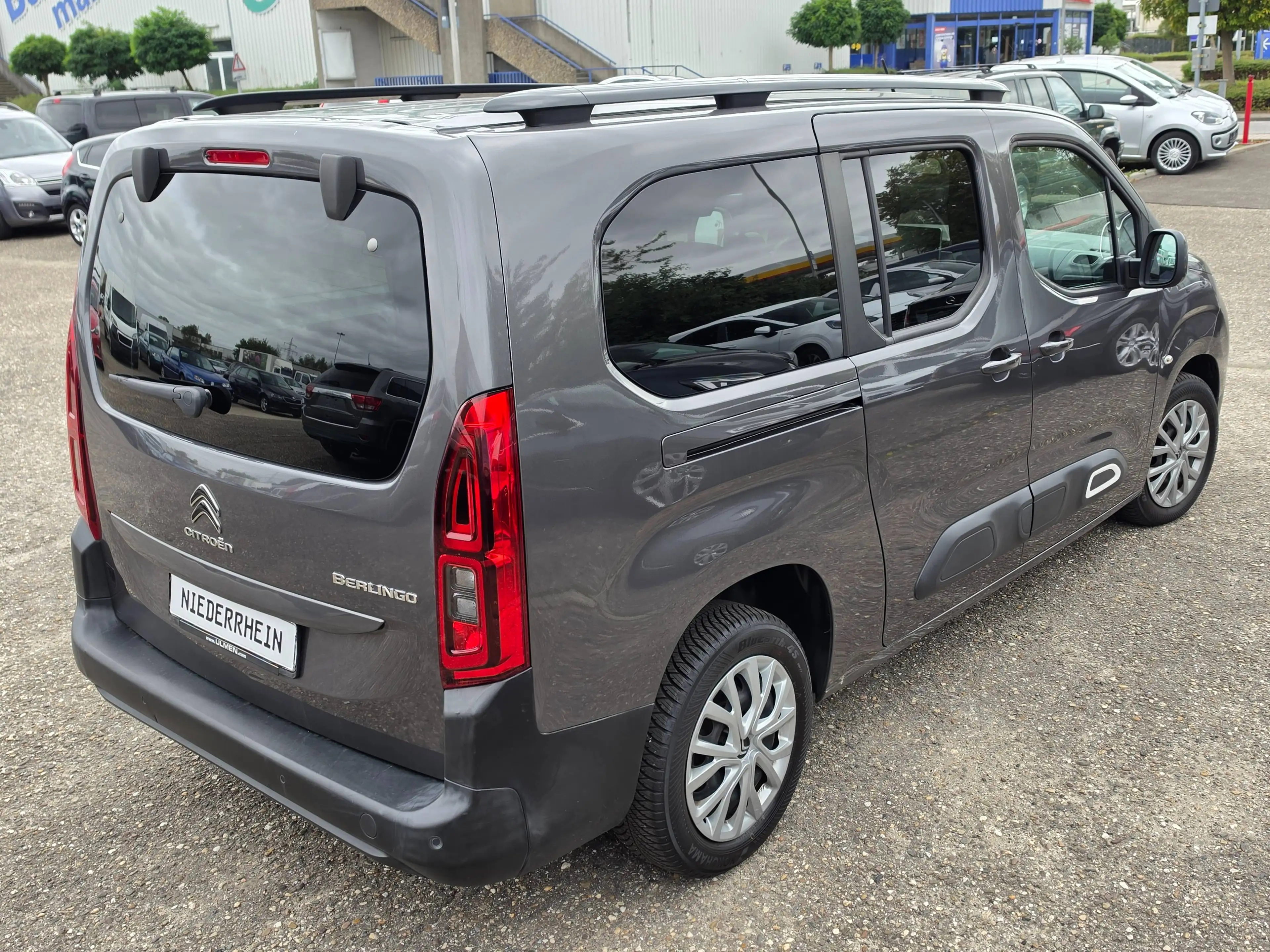Citroen Berlingo Feel XL Pure tech 110 1.2 Großraumlimouine 5 Sitzer — photo 7