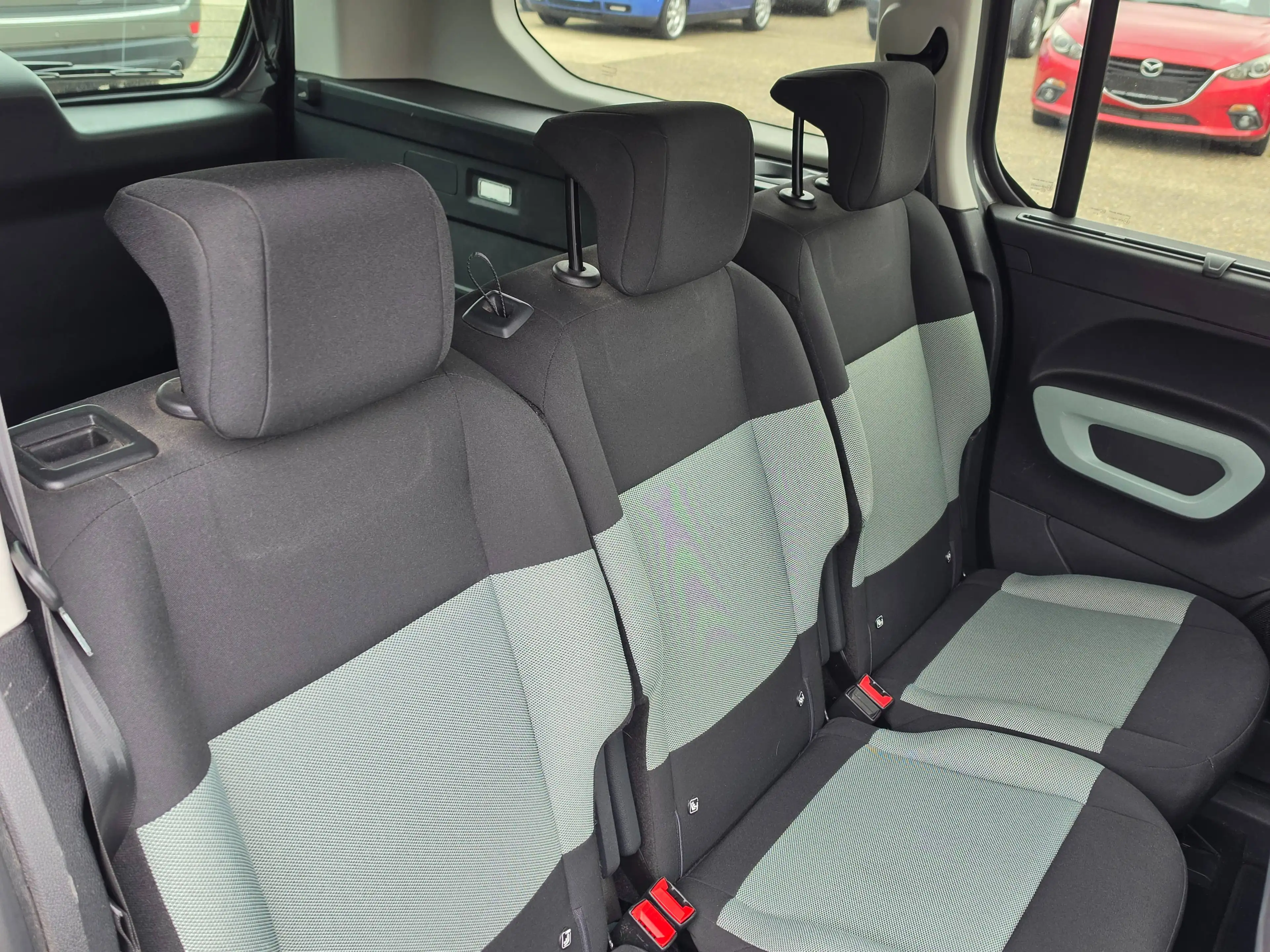 Citroen Berlingo Feel XL Pure tech 110 1.2 Großraumlimouine 5 Sitzer — photo 14