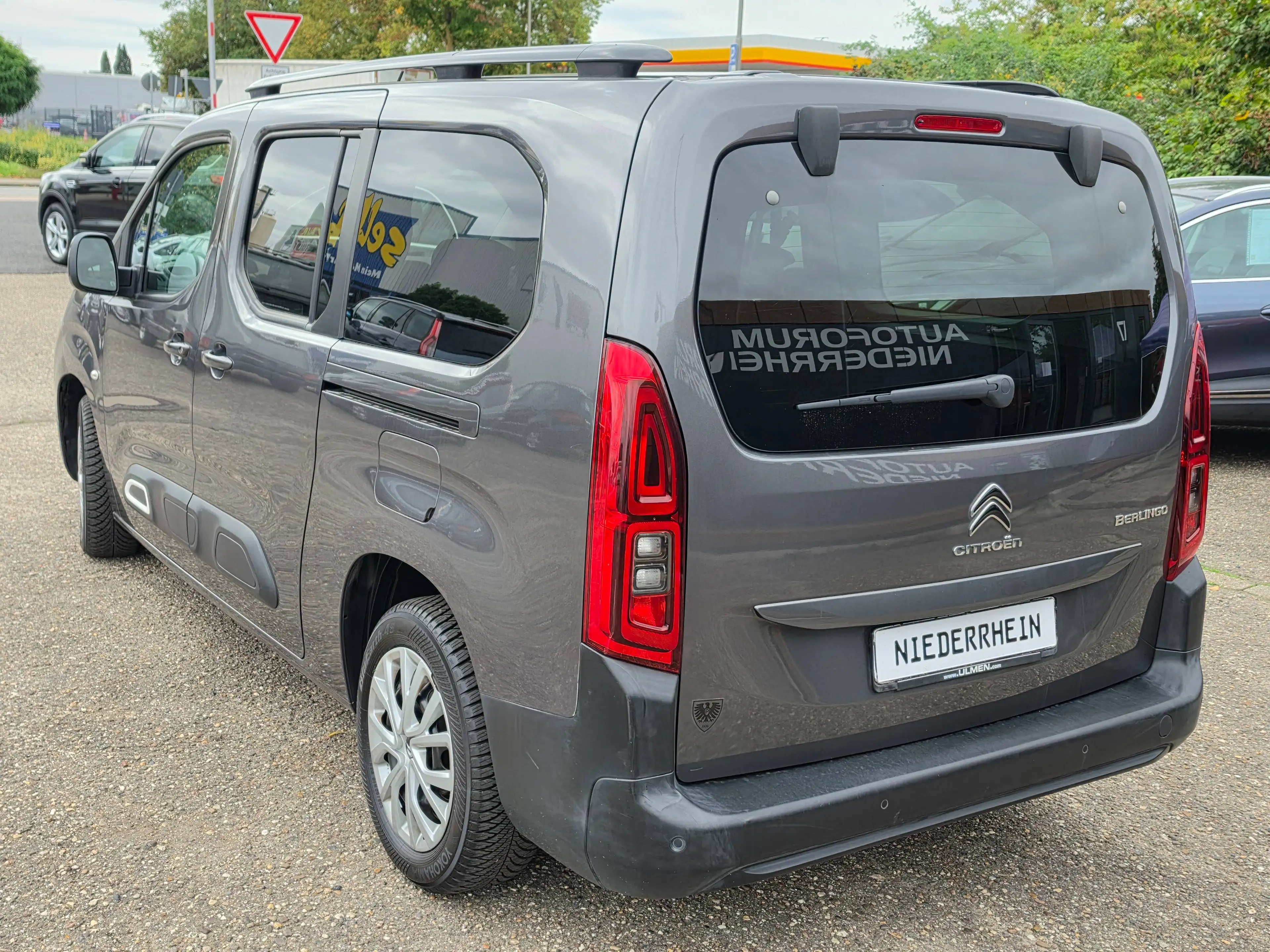 Citroen Berlingo Feel XL Pure tech 110 1.2 Großraumlimouine 5 Sitzer — photo 6