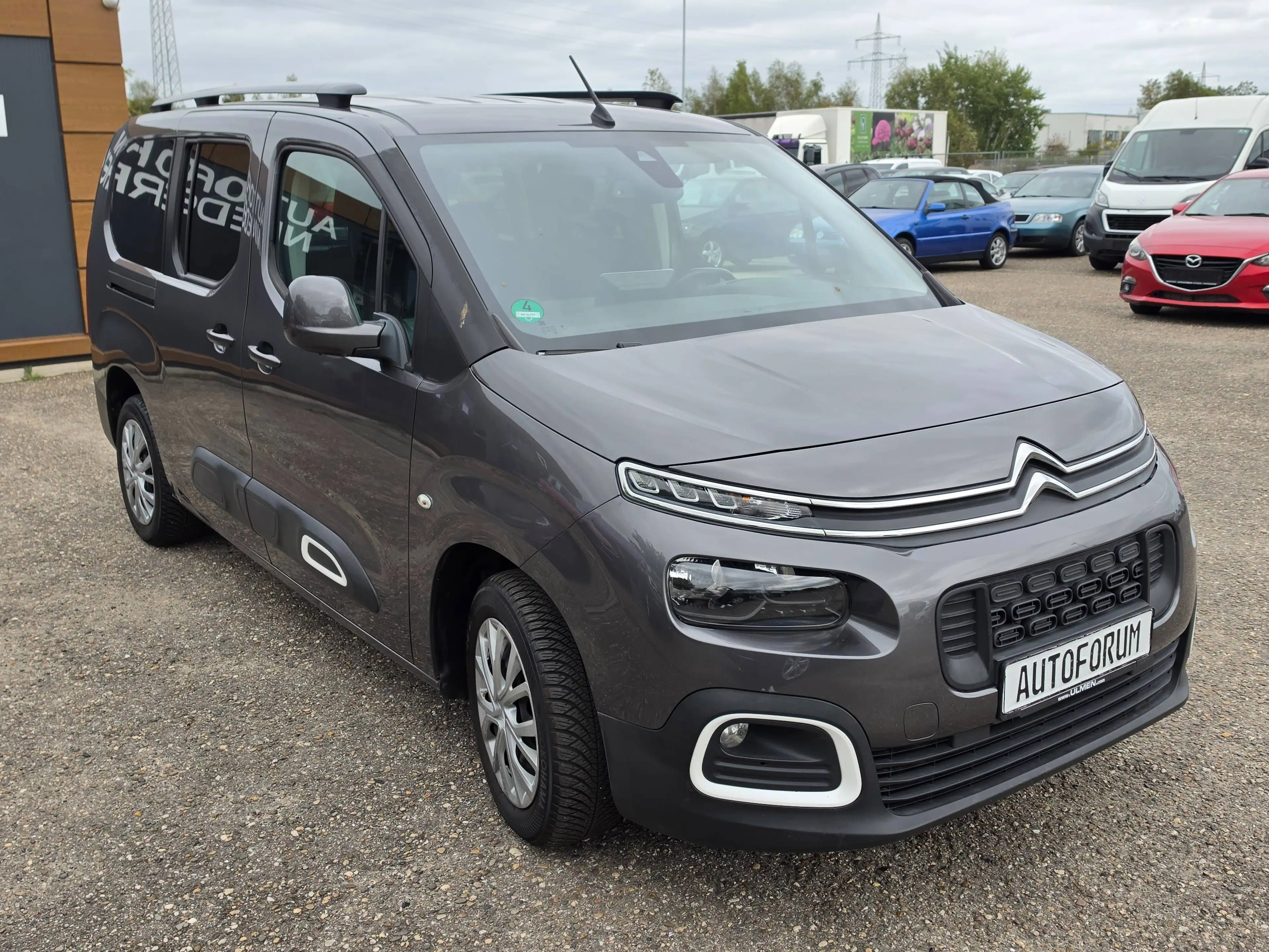 Citroen Berlingo Feel XL Pure tech 110 1.2 Großraumlimouine 5 Sitzer — photo 4