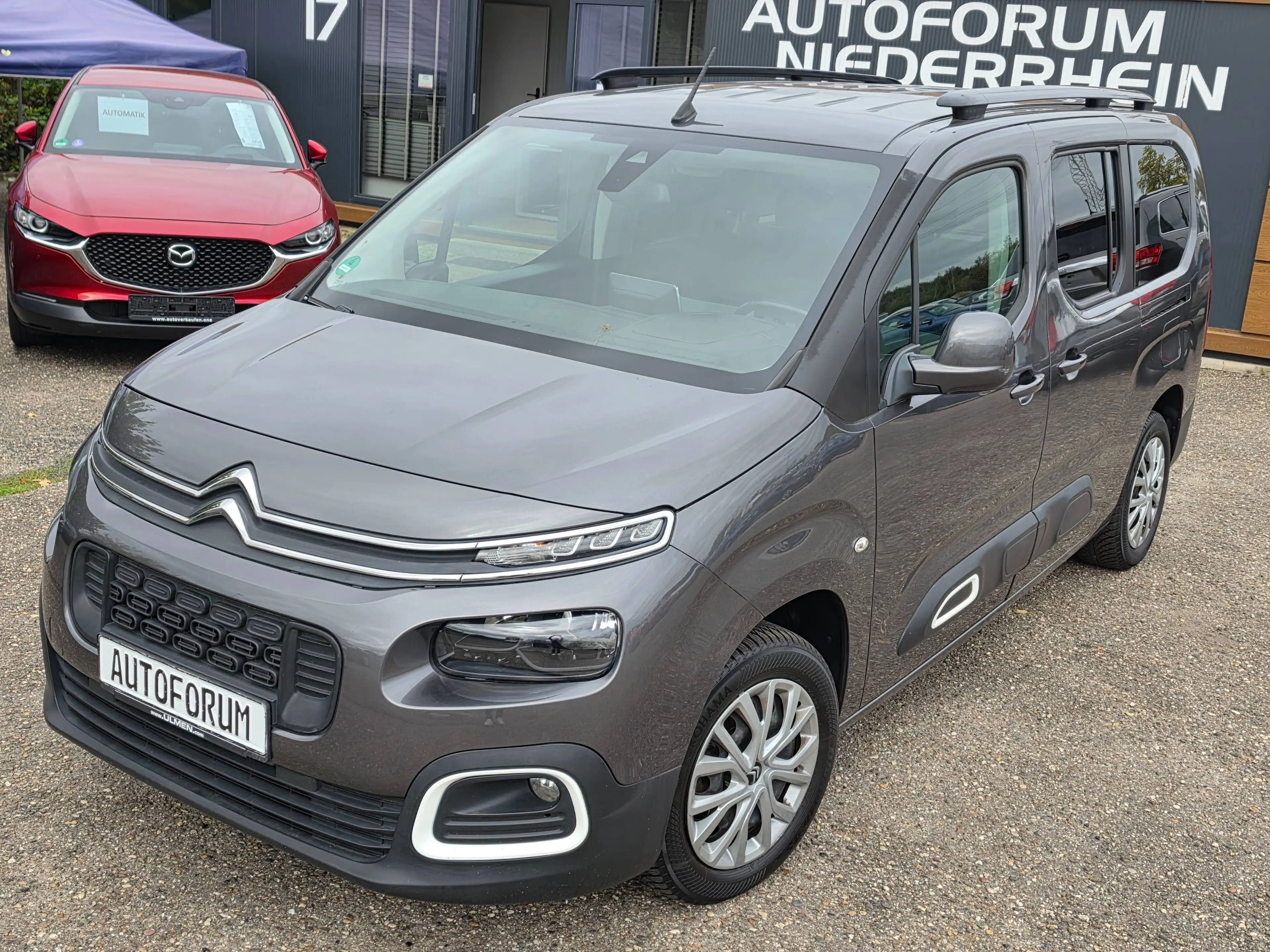 Citroen Berlingo Feel XL Pure tech 110 1.2 Großraumlimouine 5 Sitzer — photo 2