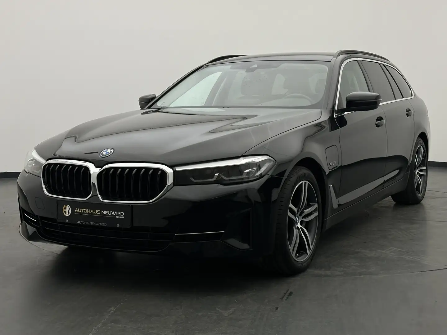 BMW 530 530e xDrive Touring +NAV+L/C+CAM+LED-SW+ASSISTS+ Zwart - 2