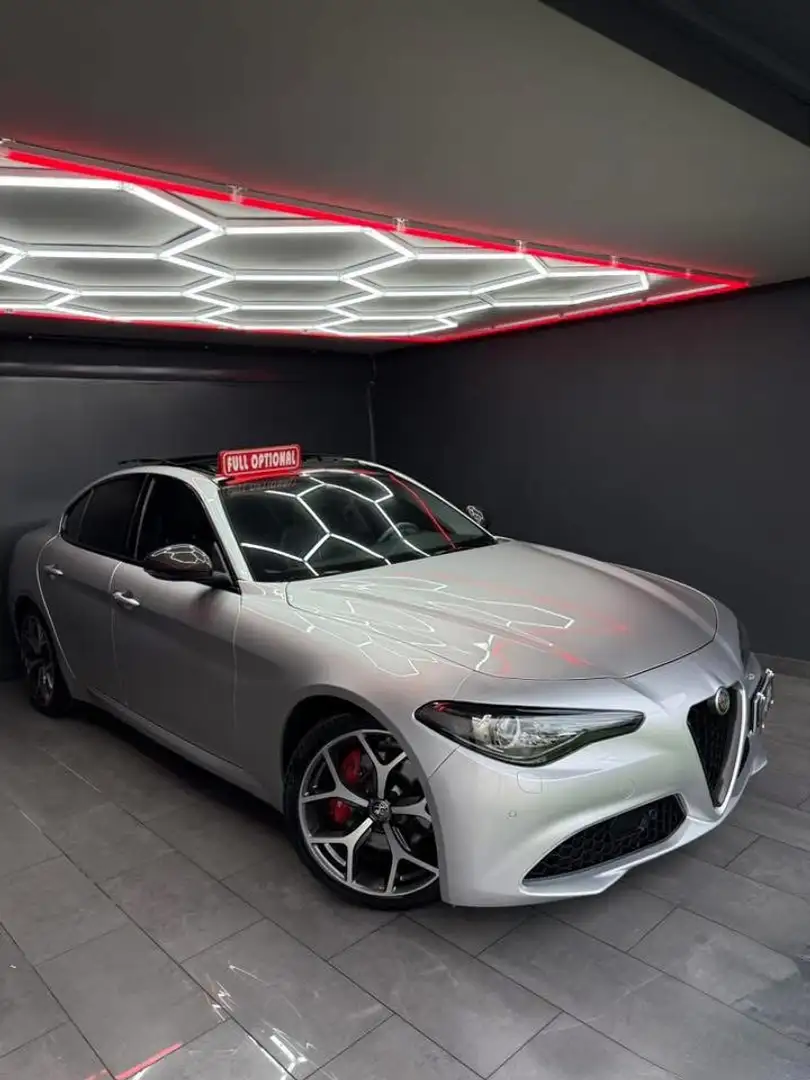 Alfa Romeo Giulia 2.2 t Sprint 160cv  AT8 Full Optional Gris - 1