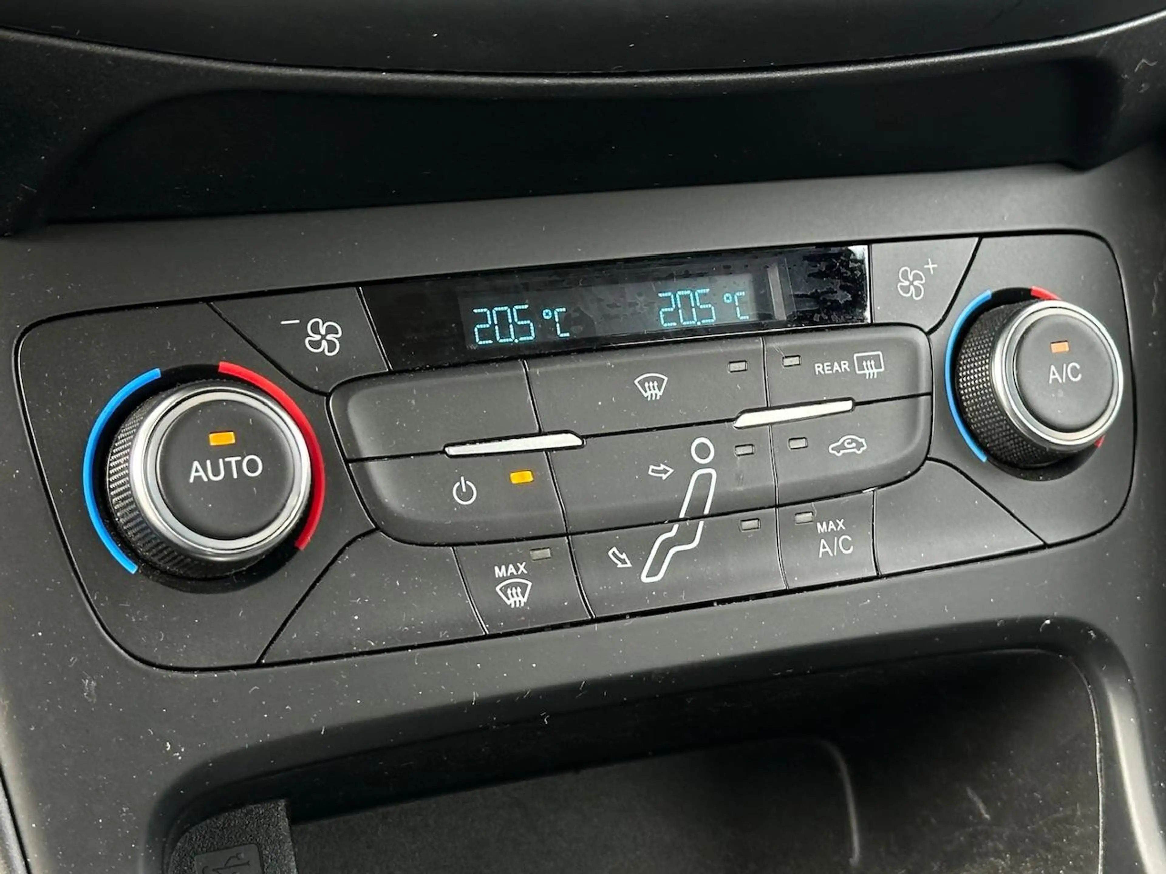 Ford Focus Wagon 1.0T 100pk Edition | Climate control | Navig — photo 6