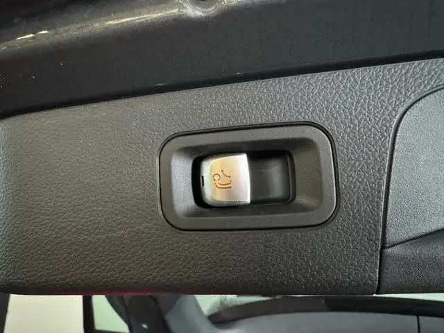 Mercedes-Benz GLC view 14