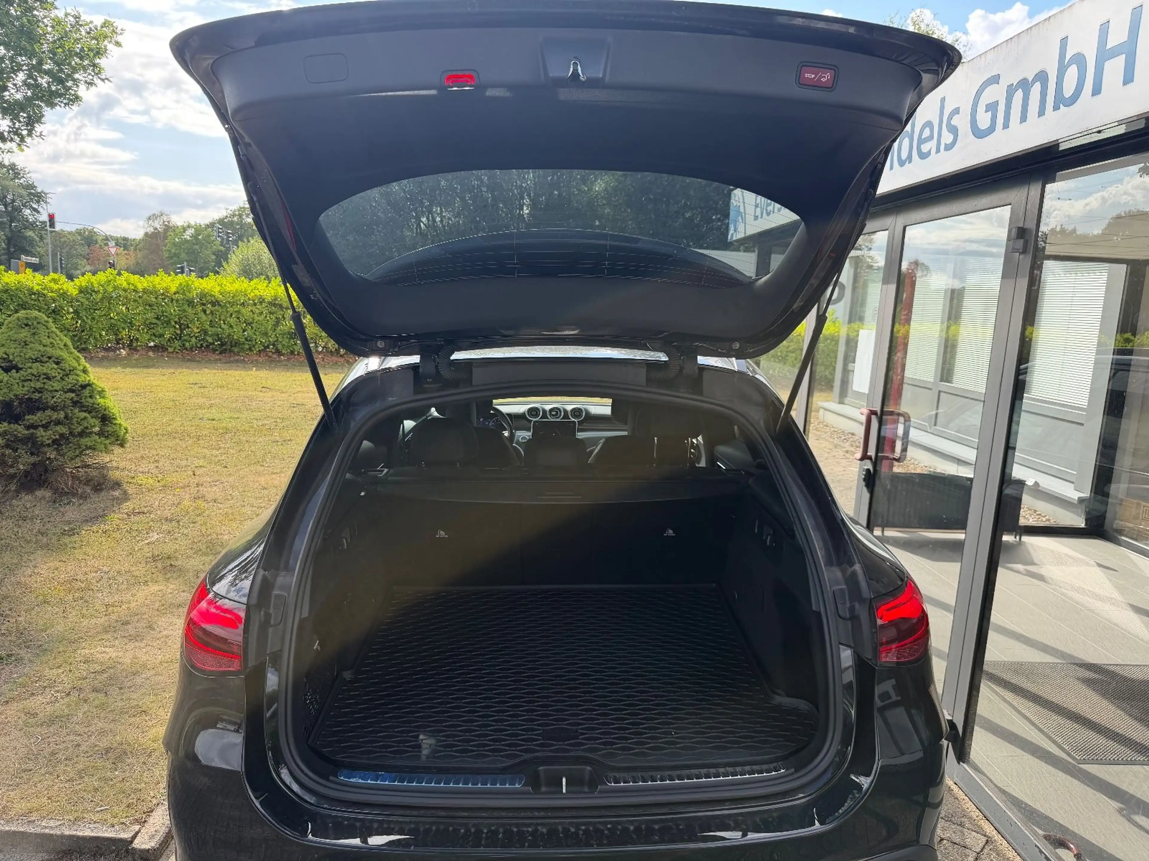 Mercedes-Benz GLC 300 4Matic / AMG-LINE / NIGHT / BURMESTER — photo 15