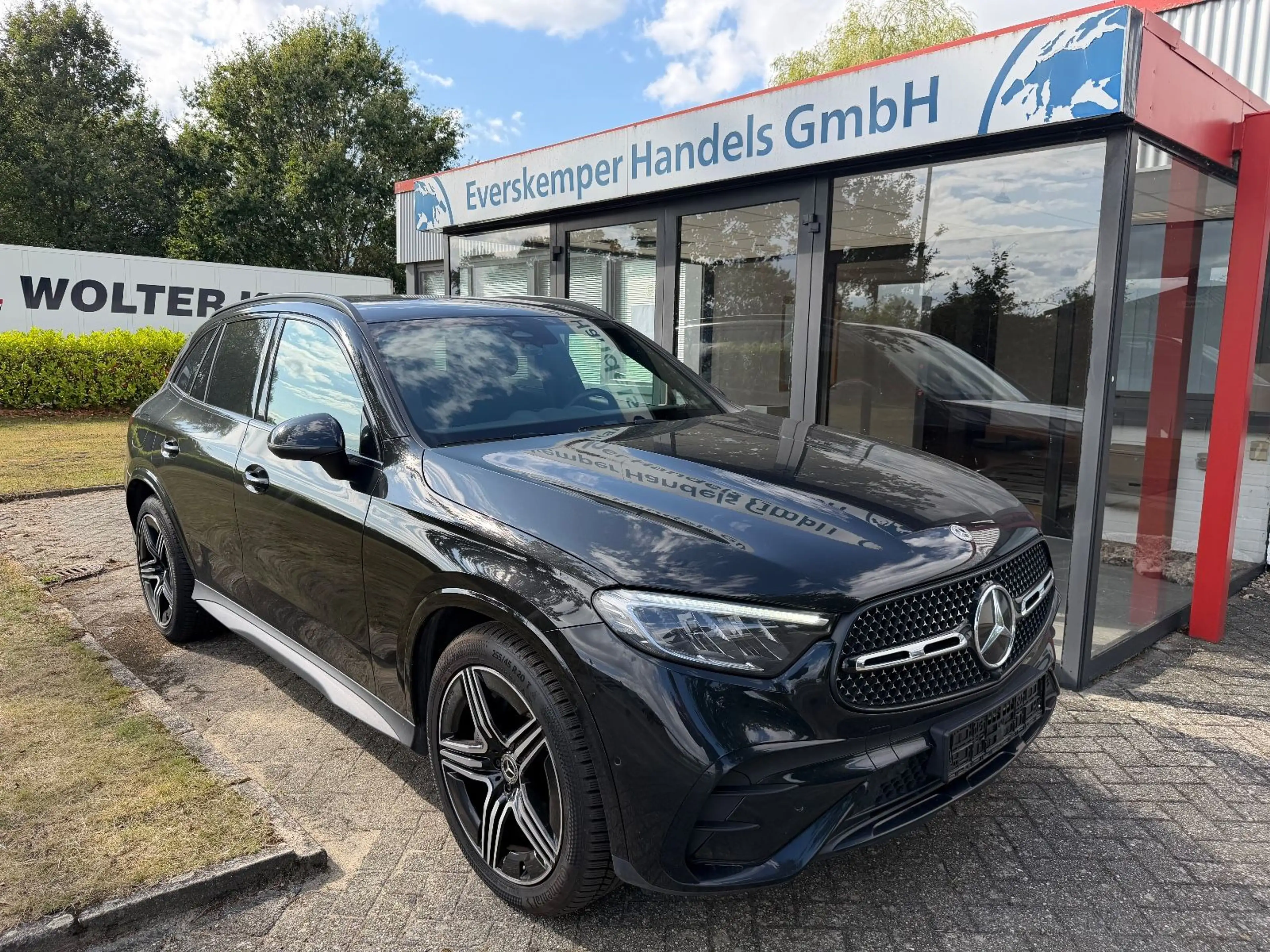 Mercedes-Benz GLC 300 4Matic / AMG-LINE / NIGHT / BURMESTER — photo 2