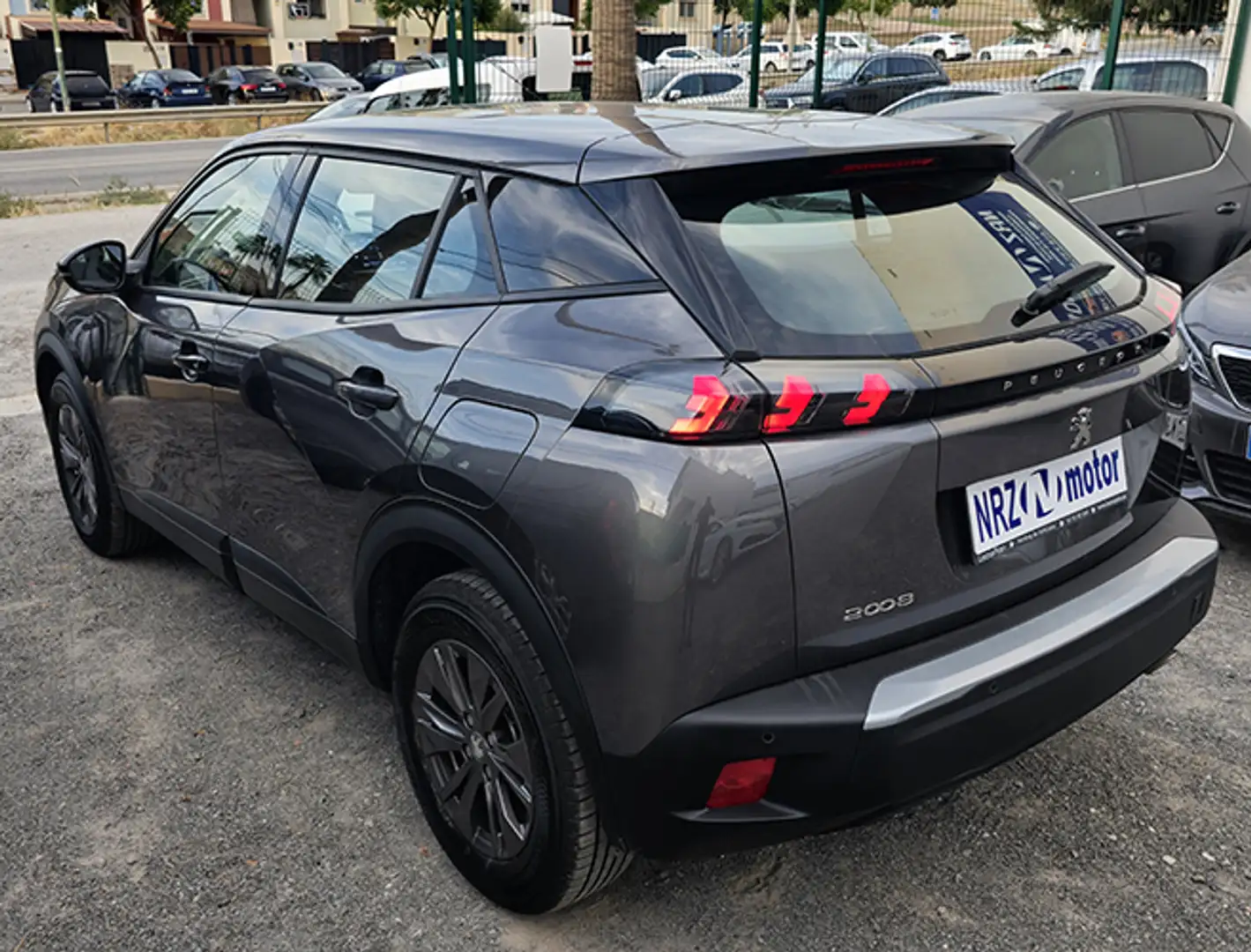 Peugeot 2008 1.5BlueHDi S&S Active 110 Gris - 2